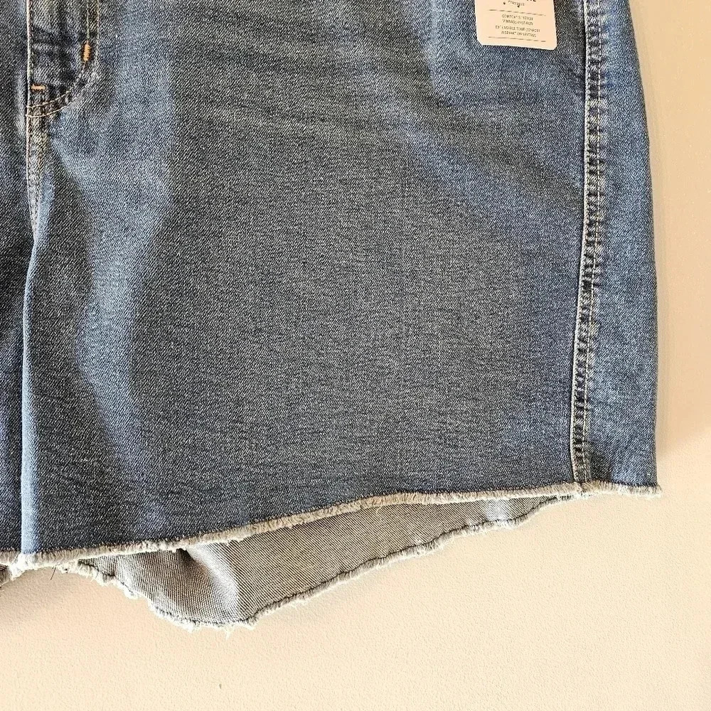Signature by Levi Strauss  & Co. High Rise Plus Size Heritage Denim Shorts 26W. - Picture 9 of 16